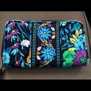 NWOT Vera Bradley Accordion Wallet in Midnight Blues